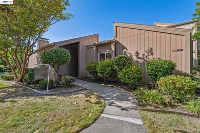 Updated single story Model-A townhome offering comfort, style - photo 3