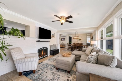 Welcome to this charming and spacious 4-bedroom, 2-bathroom - photo 12