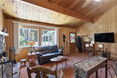 Charming Mountain Retreat with Rustic Character! This inviting - photo 12