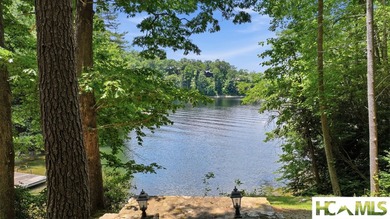 A classic mountain sanctuary nestled within the exclusive Bear - photo 13