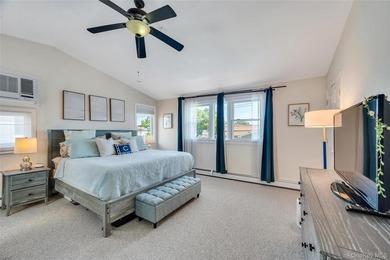 Welcome to this charming and spacious 4-bedroom, 2-bathroom - photo 17