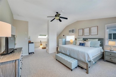 Welcome to this charming and spacious 4-bedroom, 2-bathroom - photo 18