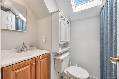 Welcome to this charming and spacious 4-bedroom, 2-bathroom - photo 21