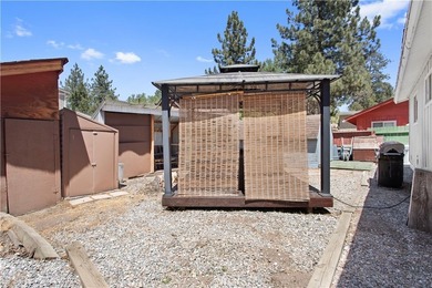Charming Mountain Retreat with Rustic Character! This inviting - photo 23