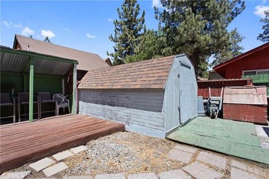 Charming Mountain Retreat with Rustic Character! This inviting - photo 24