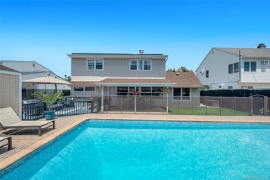 Welcome to this charming and spacious 4-bedroom, 2-bathroom - photo 25