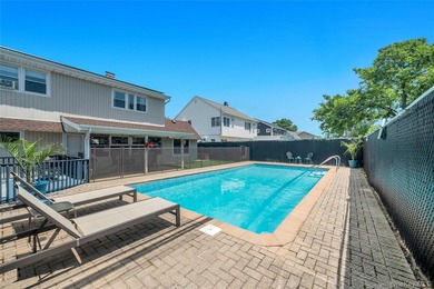 Welcome to this charming and spacious 4-bedroom, 2-bathroom - photo 26