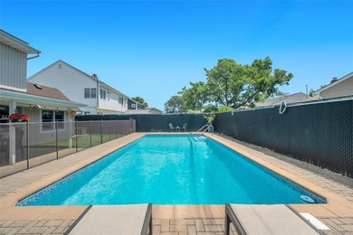 Welcome to this charming and spacious 4-bedroom, 2-bathroom - photo 28
