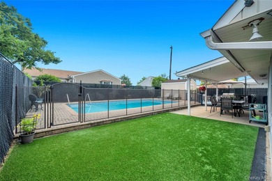 Welcome to this charming and spacious 4-bedroom, 2-bathroom - photo 29