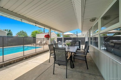 Welcome to this charming and spacious 4-bedroom, 2-bathroom - photo 30