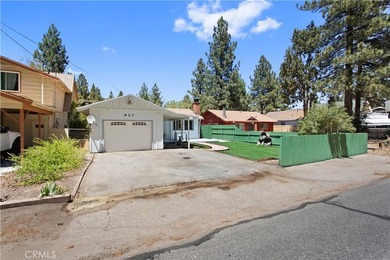 Charming Mountain Retreat with Rustic Character! This inviting - photo 31