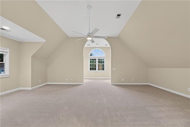 A private cul-de-sac setting on a spring-fed, seven-acre pond - photo 33