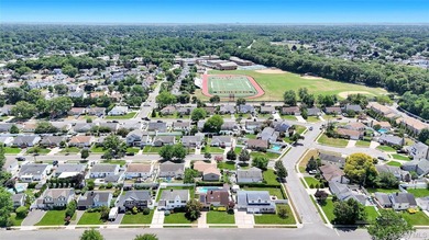 Welcome to this charming and spacious 4-bedroom, 2-bathroom - photo 35