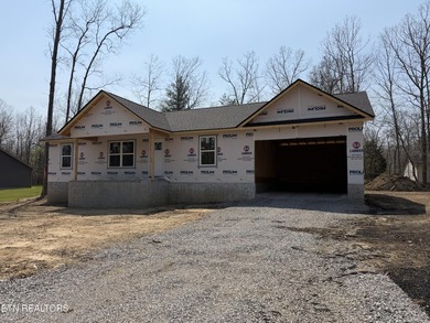 Great new construction in Lake Tansi !! Luxury vinyl plank - photo 2