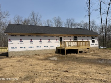 Great new construction in Lake Tansi !! Luxury vinyl plank - photo 4