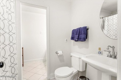 Welcome to this spacious and beautifully appointed 4-bedroom - photo 20