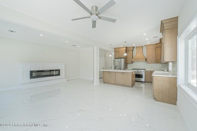 435 Brighton St. is the serene setting for this absolutely - photo 20