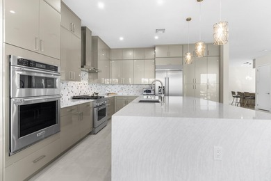 Welcome to this exceptional waterfront residence in Solana Bay - photo 4