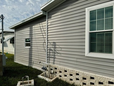 This new Skyline champion home is a 3 bed/2 bath. This home has - photo 9