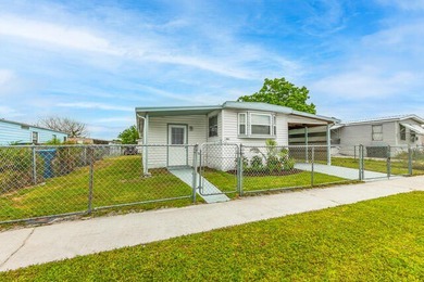 Minutes to the beach!! Land OWNED, City - Water and Sewer. NO - photo 3