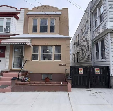 (private lake, pond, coastal) Home For Sale in Maspeth New York
