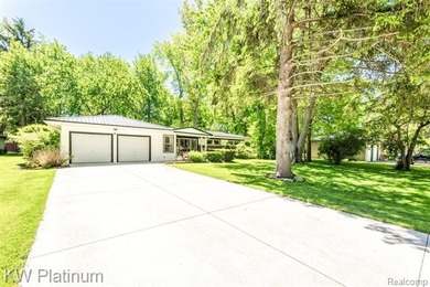 Welcome to desirable Sheldon Beach subdivision, where great curb - photo 2