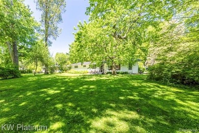Welcome to desirable Sheldon Beach subdivision, where great curb - photo 5