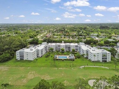 Welcome to this charming 2-bedroom, 2-bathroom condominium - photo 18