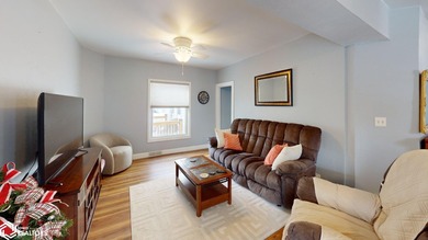 It doesn't get any better than this! Ideally located just blocks - photo 4