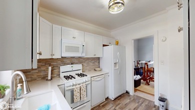 It doesn't get any better than this! Ideally located just blocks - photo 8
