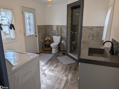 It doesn't get any better than this! Ideally located just blocks - photo 9