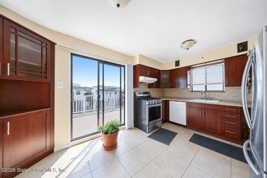Welcome to this beautifully renovated, oversized semi-attached - photo 13