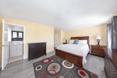 Welcome to this beautifully renovated, oversized semi-attached - photo 16