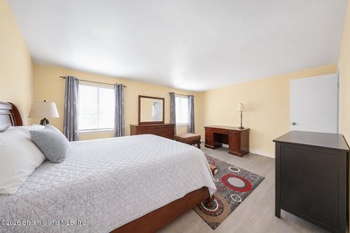 Welcome to this beautifully renovated, oversized semi-attached - photo 17