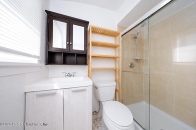 Welcome to this beautifully renovated, oversized semi-attached - photo 18