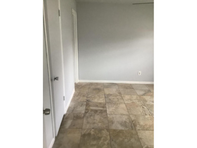 Location! Location! Location! Enjoy a freshly painted interior - photo 23