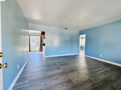 Welcome to this charming Vallejo home offering 2 bedrooms, 1 - photo 4