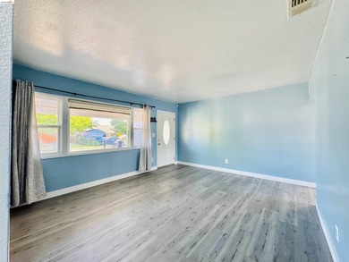 Welcome to this charming Vallejo home offering 2 bedrooms, 1 - photo 5