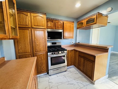 Welcome to this charming Vallejo home offering 2 bedrooms, 1 - photo 8