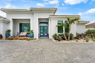 **Exquisite 4BR/4.5BA Estate in Prestigious Gated Community** - photo 4