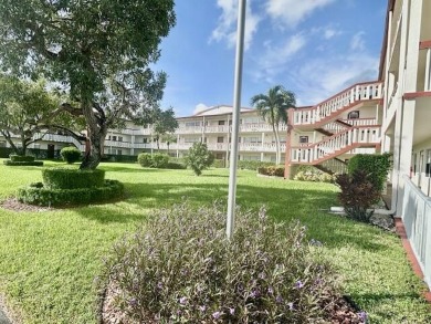 Lake Condo For Sale in Boca Raton, Florida