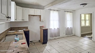 Solid single-story home on a large, tree-shaded lot in a - photo 5