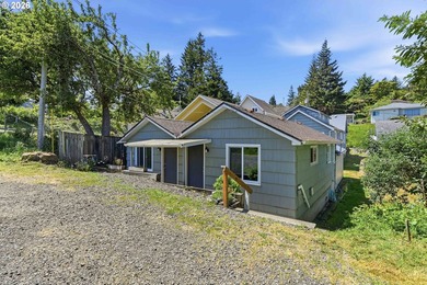 Marshfield Multi-Unit property for sale! Main home and duplex - photo 2