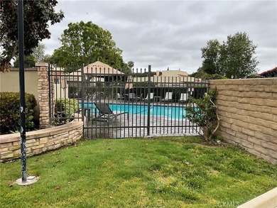 Welcome to the beautiful Bluffs, a coveted neighborhood nestled - photo 12