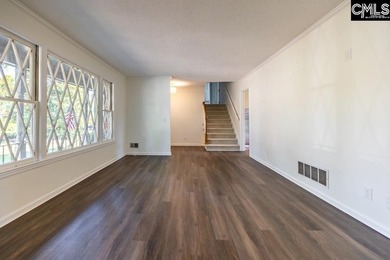 Beautifully updated 4br/3.5ba tri-level home in Coldstream with - photo 4