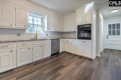 Beautifully updated 4br/3.5ba tri-level home in Coldstream with - photo 9