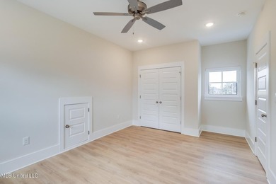 Welcome to your dream home! This 2-story cottage boasts 3 - photo 25