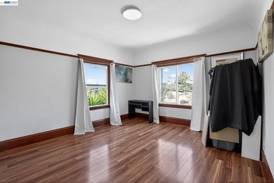 Great opportunity to own a versatile duplex in a prime Oakland - photo 3
