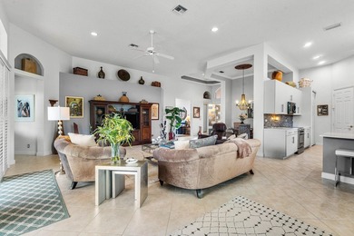 Welcome to this bright and beautifully maintained single-story - photo 10
