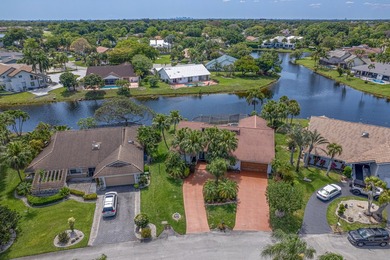 PRICE IMPROVEMENT! 4 BEDROOM + DEN HEATED POOL HOME ON A - photo 32